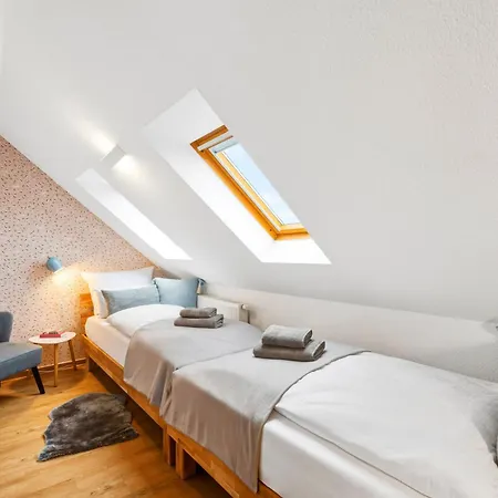 Nussknacker Suite - Ankommen&Wohlfühlen mit viel Raum für 8 Gäste 3 Schlafzimmer Dachterrasse Freunde Familien 120qm Apartamento Chemnitz